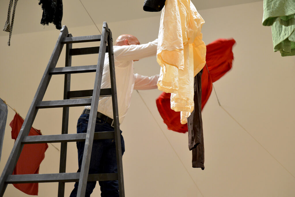 Wäsche aufhängen - Empfangshalle