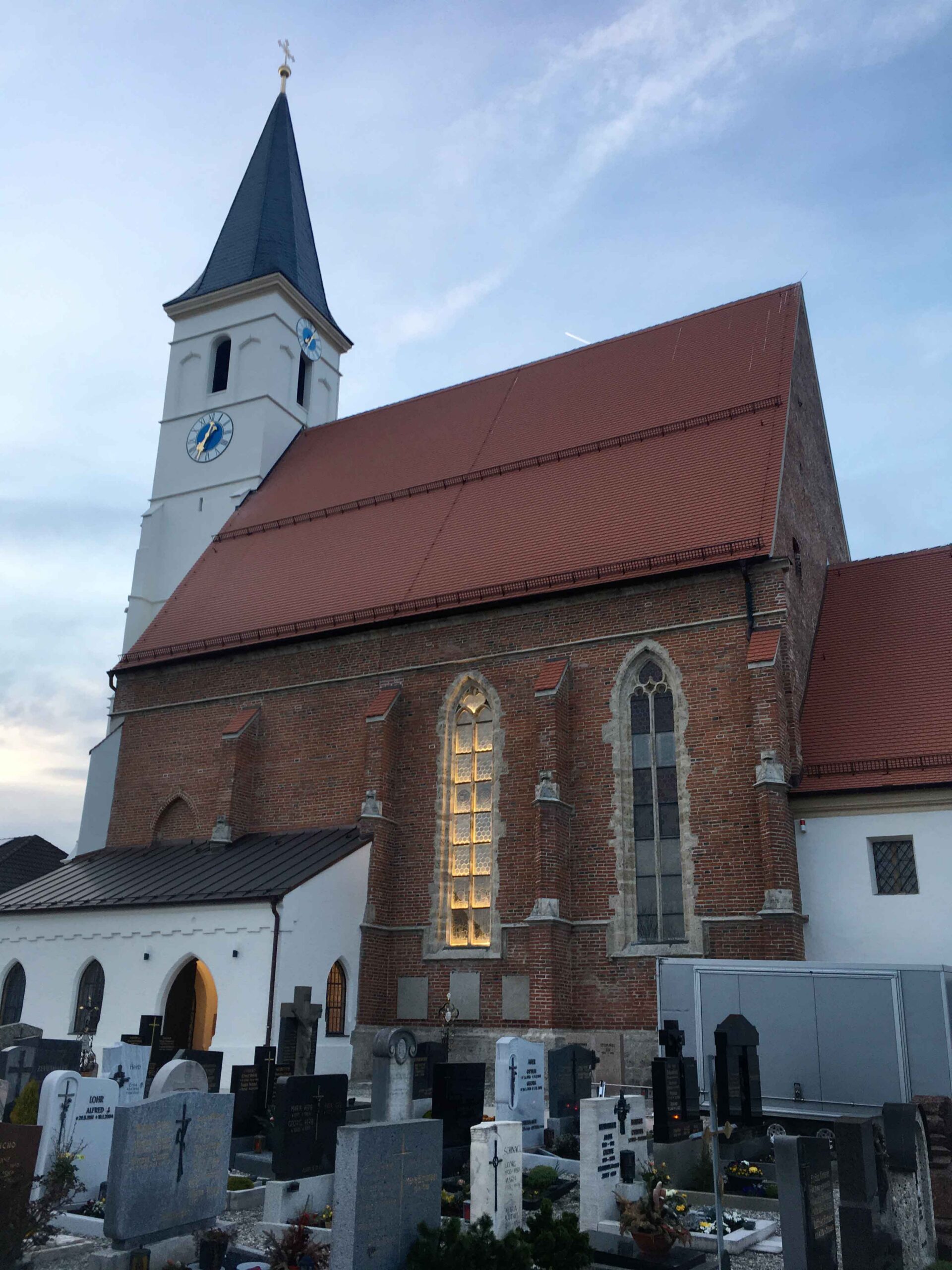 Lichtkunst Empfangshalle - das ewige Licht St. Laurentius